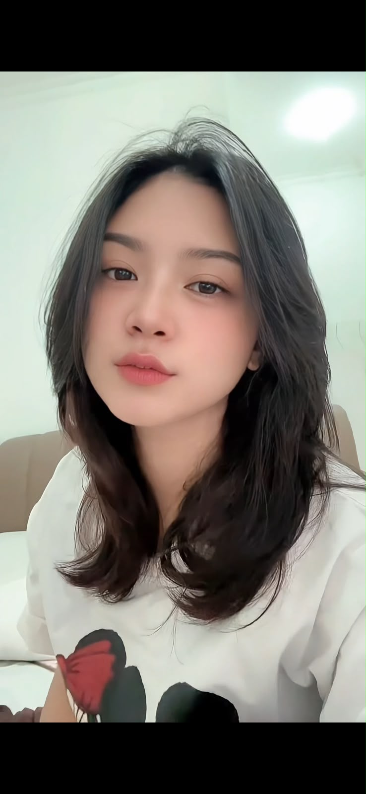Foto Rini dengan kaus putih